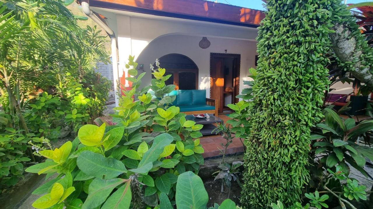 Catra Homestay Beach Apartments Candi Dasa  Exterior photo