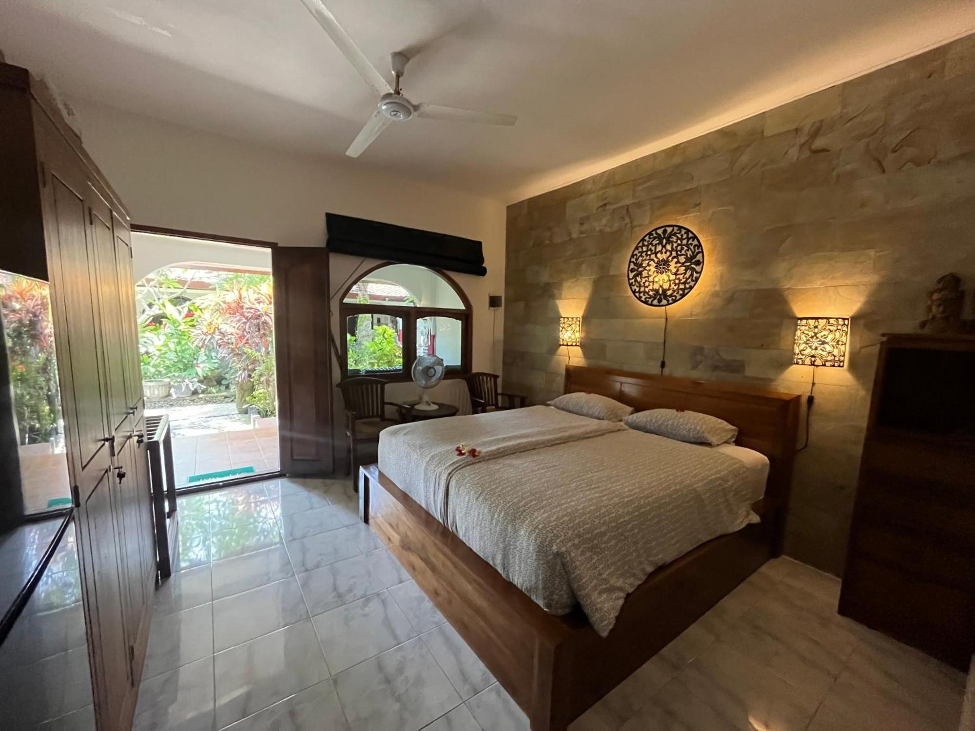 Catra Homestay Beach Apartments Candi Dasa  Exterior photo